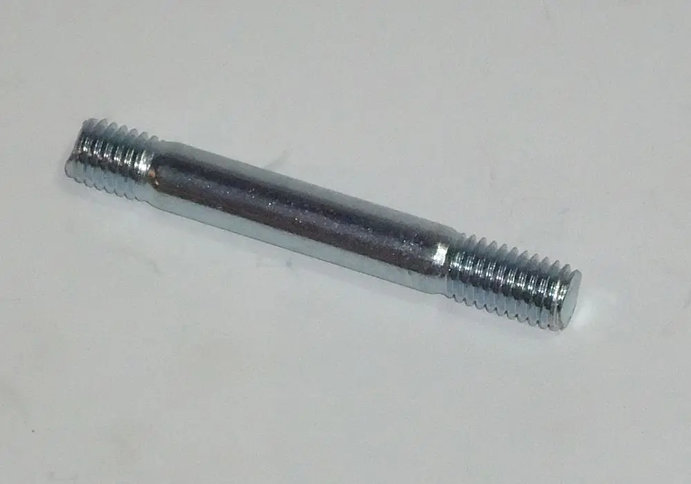 Schraube mit Gewinde an beiden Enden, vernickelt, in gerader Form. Teil eines Schraubensets, möglicherweise für Daikin-Kompressoren geeignet.